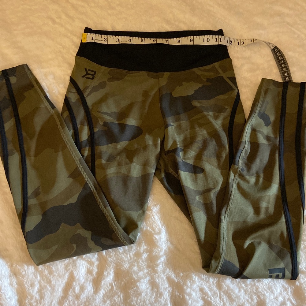 Better Bodies Camo Green Leggings. Size Small.
